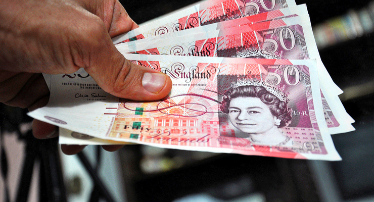 Британский фунт упал до рекордного минимума