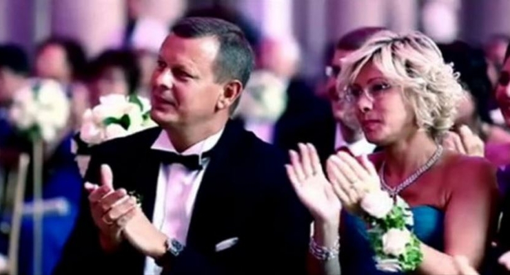 Жена Клюева отсудила у него шикарный особняк и миллионы гривен