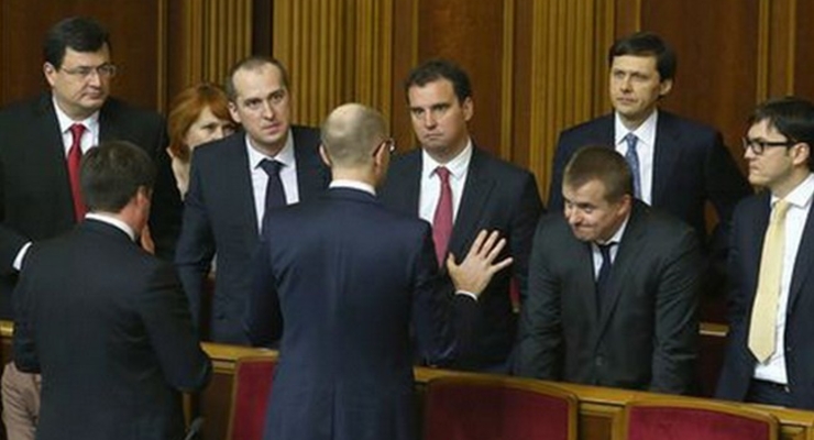 Камикадзе 2,5: два "за" и три "против" неотставки Кабмина Яценюка