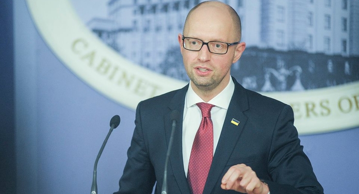 Зарплата Яценюка в январе увеличилась втрое