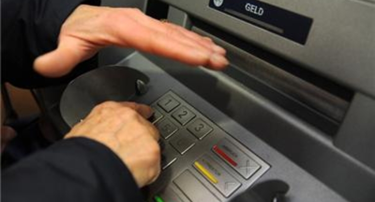 Карточные мошенники нанесли банкам убытков на 180 млн грн