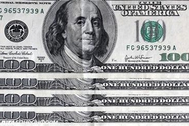 Объем денежных переводов из Украины сократился на треть