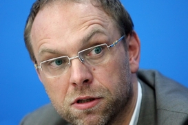 Нардеп Власенко представил декларацию о доходах за 2015 год