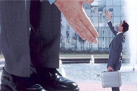 Большие должники: каким банкам НБУ протянул руку помощи