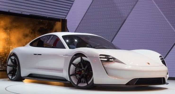 Porsche запустит в серийное производство электрокар Mission E