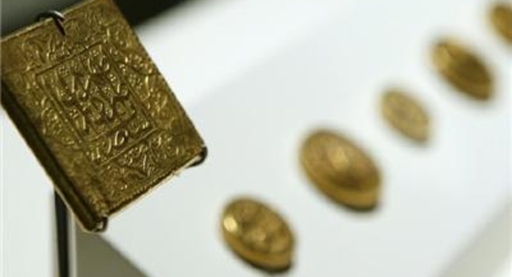 Цена золота стремится к годовому максимуму