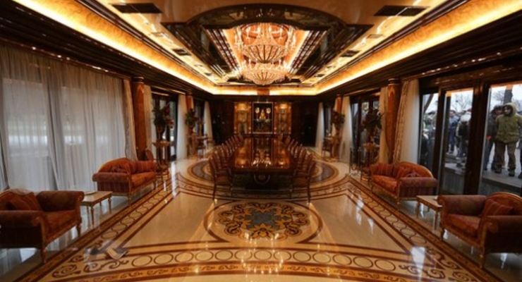 Межигорье год спустя: вещдок, дом переселенцев и будущий "Артек"