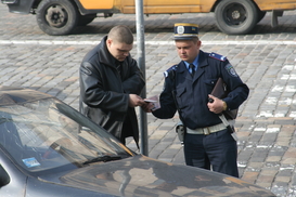 За таблички с надписями вместо номерных знаков ГАИ будет штрафовать