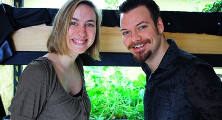 Двое канадцев прожили год без покупок