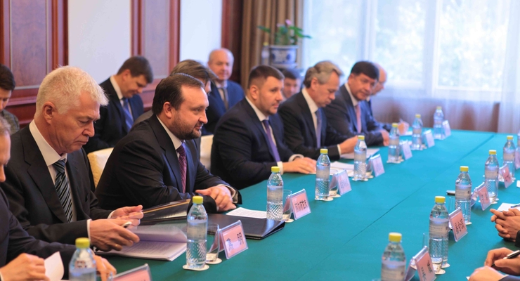 Реализация масштабных проектов при поддержке КНР увеличит внешнеторговый оборот Украины, – Сергей Арбузов