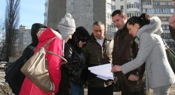 Как покупателям квартир добиться достройки дома