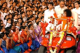 Сколько зарабатывают индийские духовные лидеры