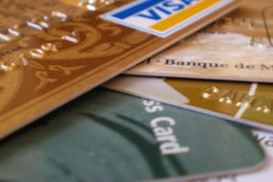 Что делать владельцам карточек, выпущенных проблемными банками?