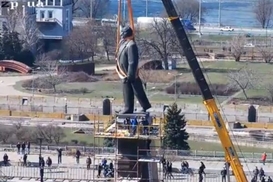 Как гражданам в своем городе законно снести коммунистический памятник?