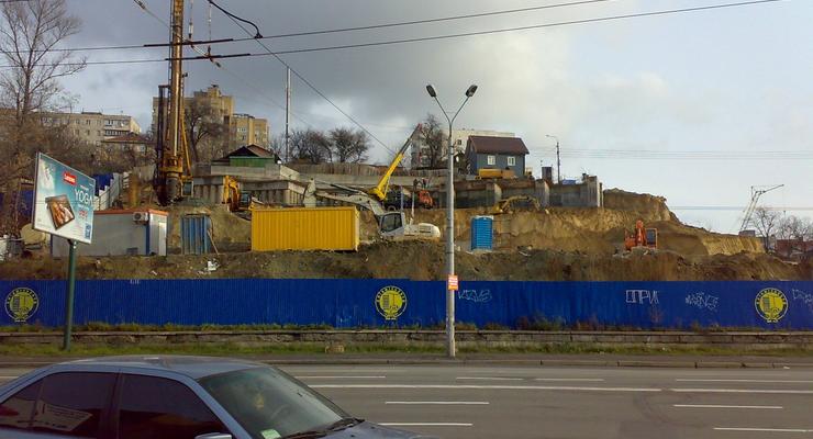 Экс-регионал полузаконно строит высотку в центре Киева