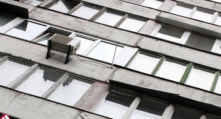 Количество сделок на вторичном рынке жилья сократилось на треть