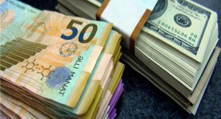 В Азербайджане приостановлена выдача долларовых кредитов