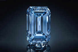 Крупнейший в мире голубой бриллиант продадут на аукционе