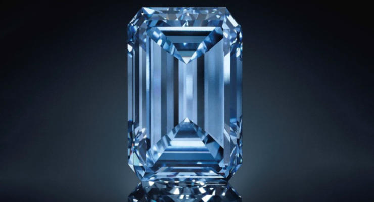 Крупнейший в мире голубой бриллиант продадут на аукционе