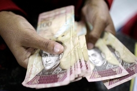 У Венесуэлы не хватает денег, чтобы выпускать деньги - Bloomberg