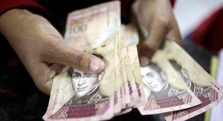 У Венесуэлы не хватает денег, чтобы выпускать деньги - Bloomberg