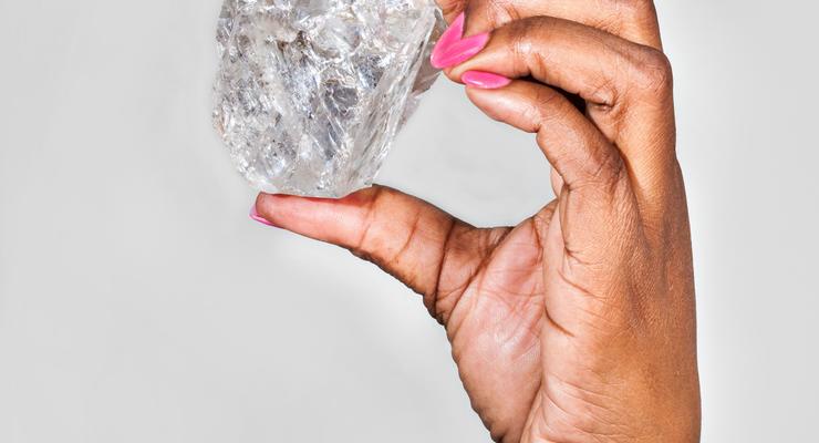 Огромный алмаз был продан на аукционе по рекордной цене