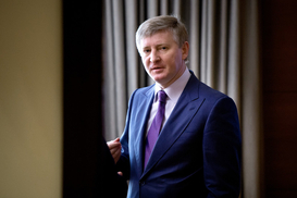 Телеканалы Ахметова начали глушить