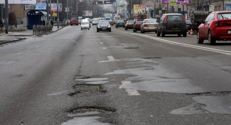 Кличко сообщил, сколько киевских автодорог нуждаются в ремонте