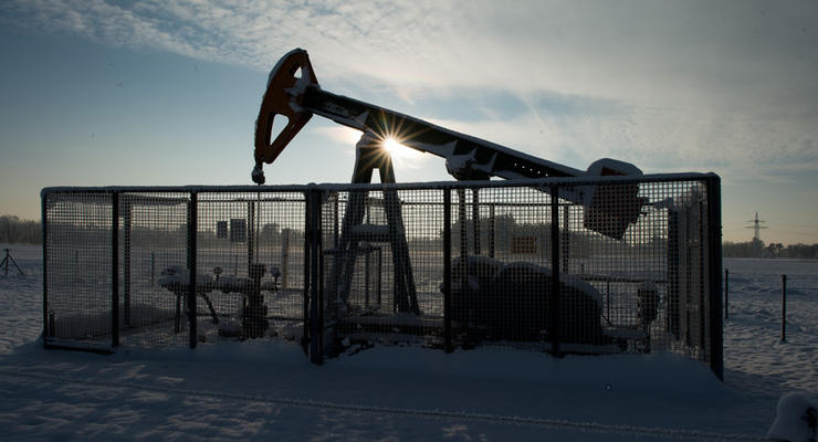 Россия снова повышает пошлину на нефть
