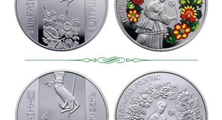 НБУ выпустил две памятные монеты с петриковской росписью