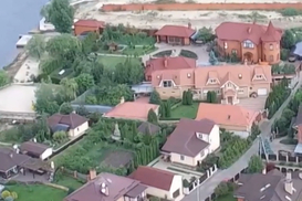 А нам все равно: как чиновники строят дома на запрещенных территориях