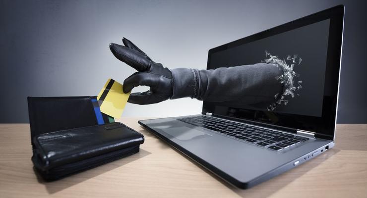 Роботы-аферисты: в НБУ предупредили о новом виде мошенничества с банковскими картами