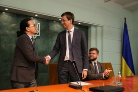 Омелян второй месяц требует от Балчуна план реформирования УЗ