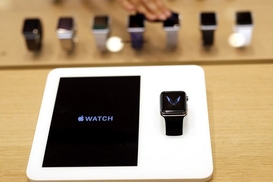 Рынок "умных часов" упал на треть из-за Apple Watch