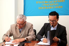 Работникам Укрзализныци повысили зарплаты