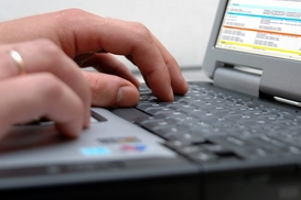 Снова за парту: Чиновников будут учить заполнять электронные декларации