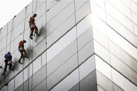 ФГВФЛ продаст права по кредитам, обеспеченным 32 заправками