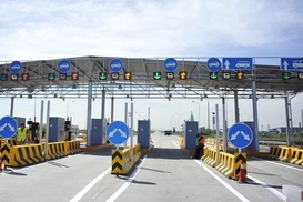 Омелян сообщил, когда украинцам придется платить за дороги