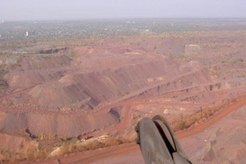 Кабмин заберет карьер у Ахметова