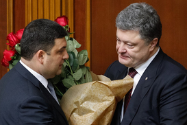 Кабмин утвердил новые зарплаты для Порошенко и Гройсмана