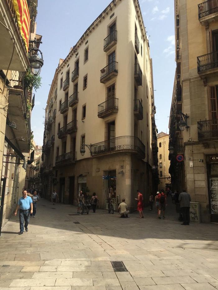Чем запомнился город-мозаика Барселона