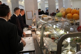 Дешево и не сердито: Депутат показал цены в столовой Верховной Рады