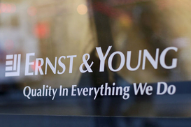 SEC оштрафовал EY на $9,3 млн за близкие отношения с клиентами