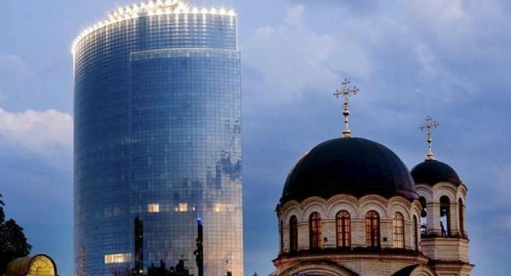 Фирташ продаст бизнес-центр Парус