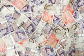 За две минуты британский фунт подешевел на 6%