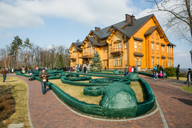 Межигорье все еще находится в собственности Януковича - комендант резиденции