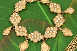 Сотни украшений Chanel продадут на аукционе