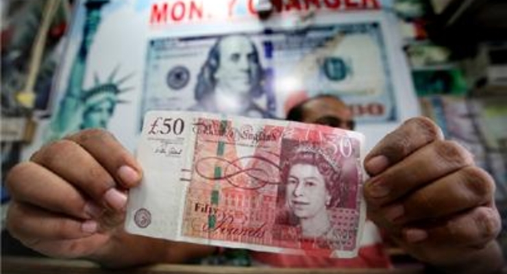Фунт в паре с долларом в октябре потерял около 6%
