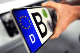 За нерастаможенные авто хотят взимать плату 10 евро