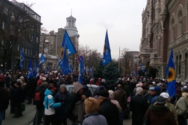 Активисты под зданием НБУ требуют уволить Гонтареву